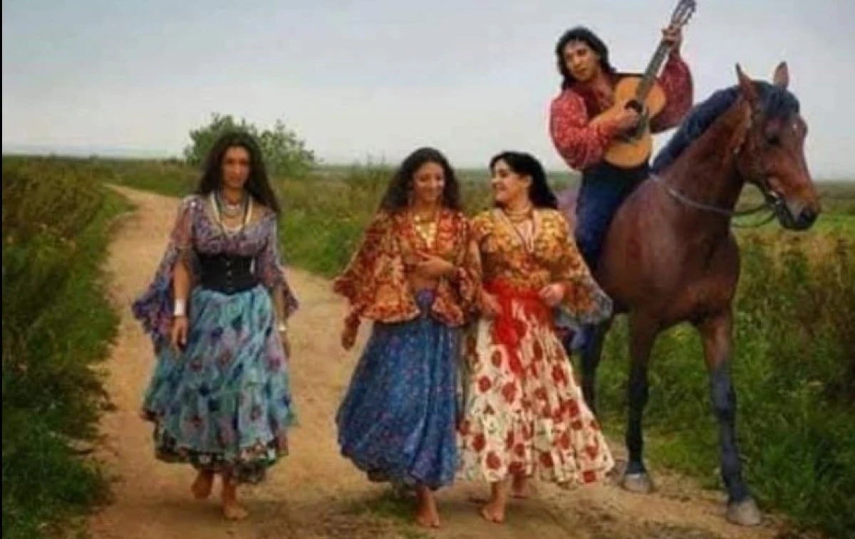 8 NİSAN D&Uuml;NYA ROMANLAR G&Uuml;N&Uuml;: K&Uuml;LT&Uuml;R, M&Uuml;CADELE VE DAYANIŞMA