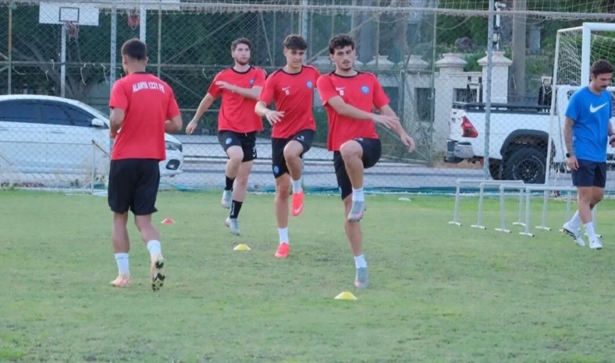 Alanya 1221 FSK&rsquo;da Kriz B&uuml;y&uuml;yor! 3 Futbolcu Alanya&rsquo;yı Terk Etti