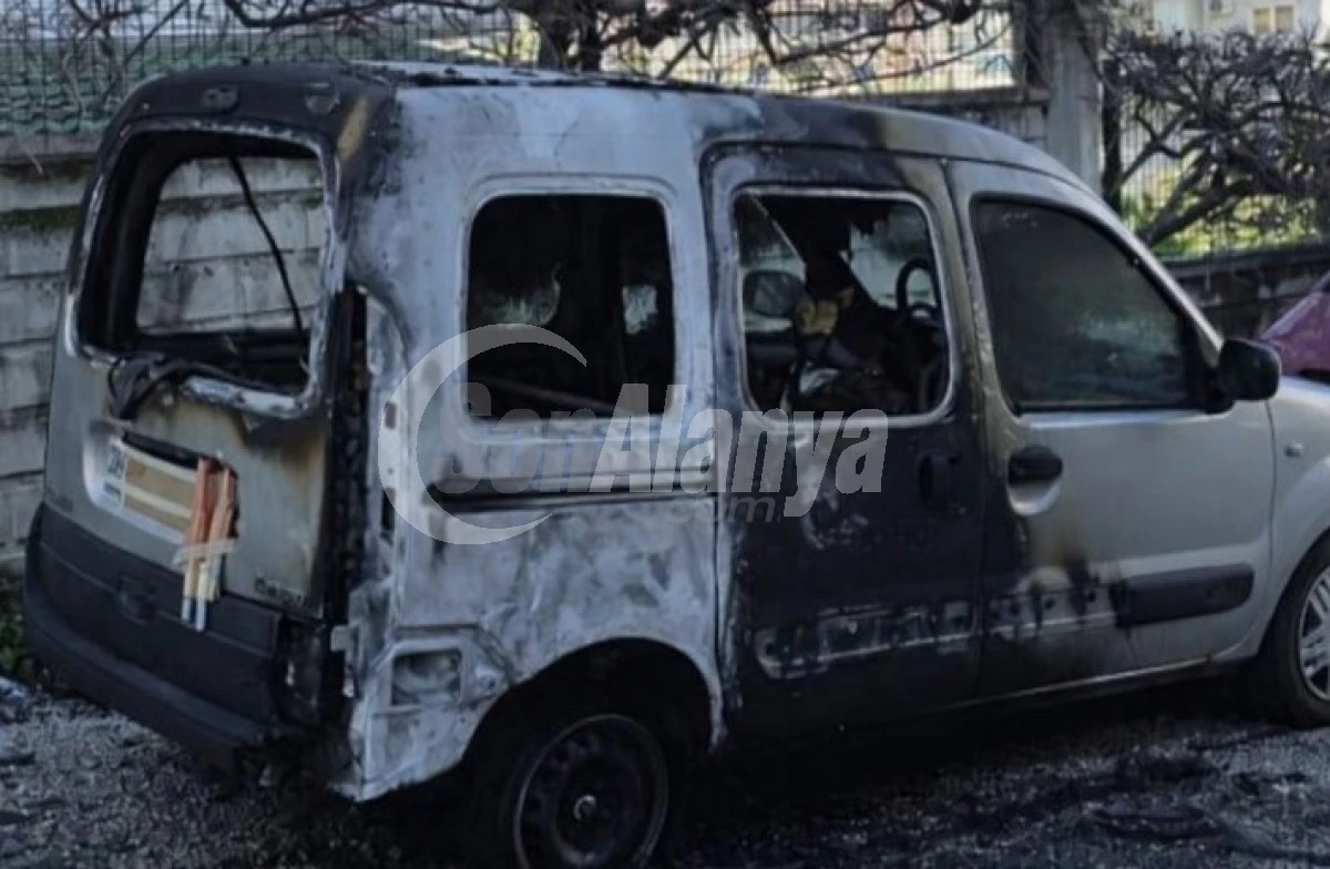 Alanya Cikcilli&rsquo;de Park Halindeki Ara&ccedil; Yangını Paniğe Neden Oldu