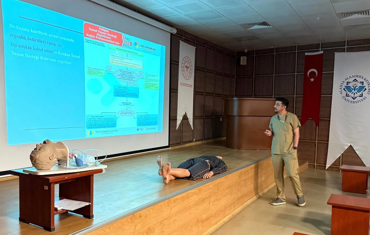 Alanya Eğitim Araştırma Hastanesi&rsquo;nde Sağlık &Ccedil;alışanlarına CPR Eğitimi