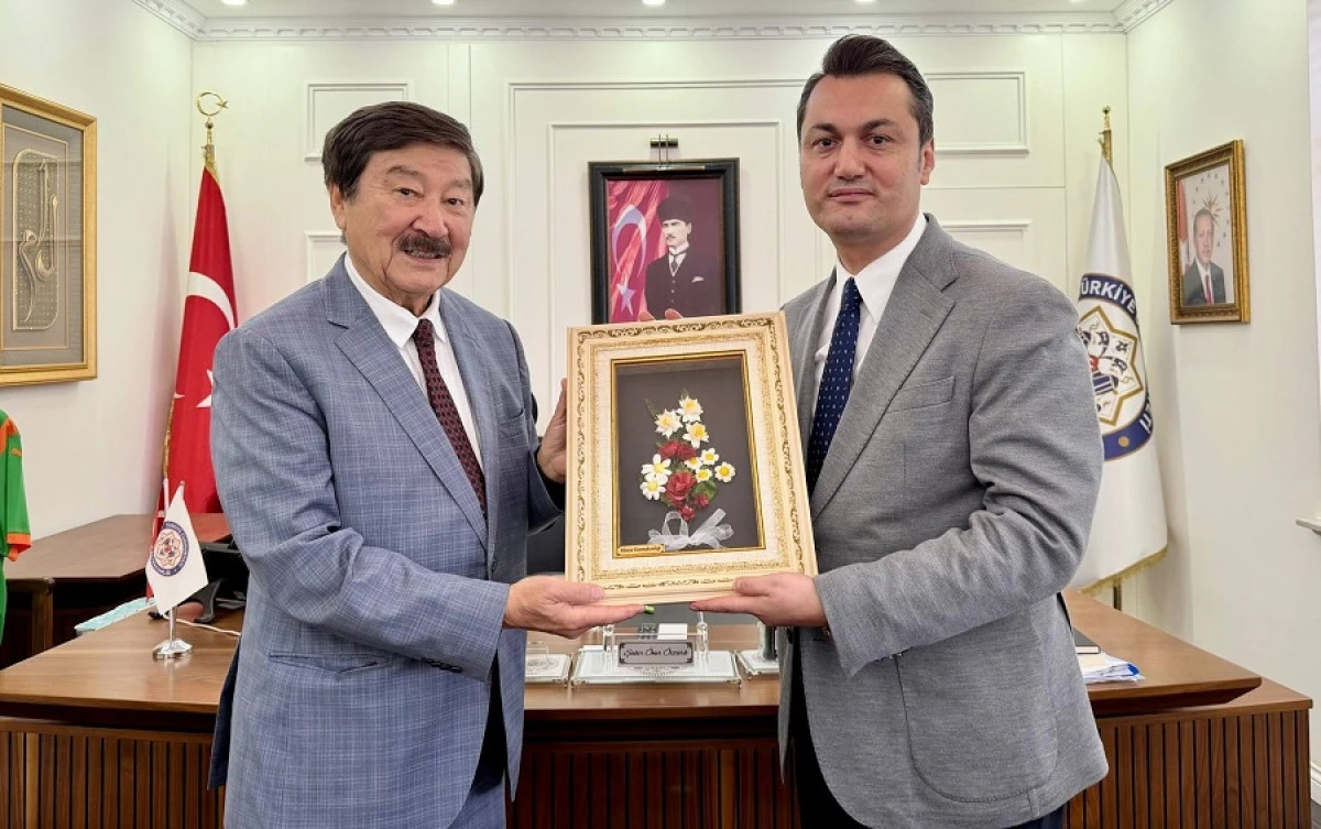 Alanya Kaymakamı &Ouml;zt&uuml;rk&rsquo;e Yoğun Ziyaret Trafiği