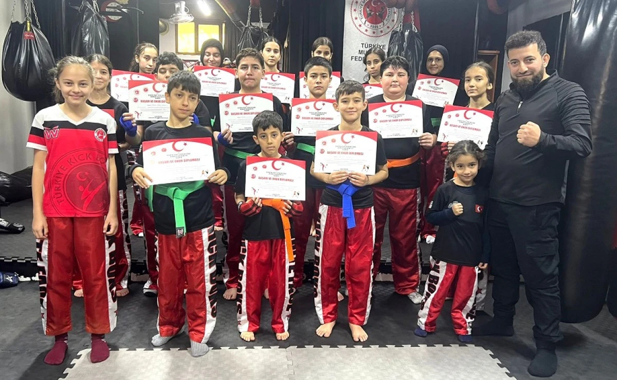 Alanya Kick Boks Sporcuları Kuşak Atlama Heyecanı Yaşadı