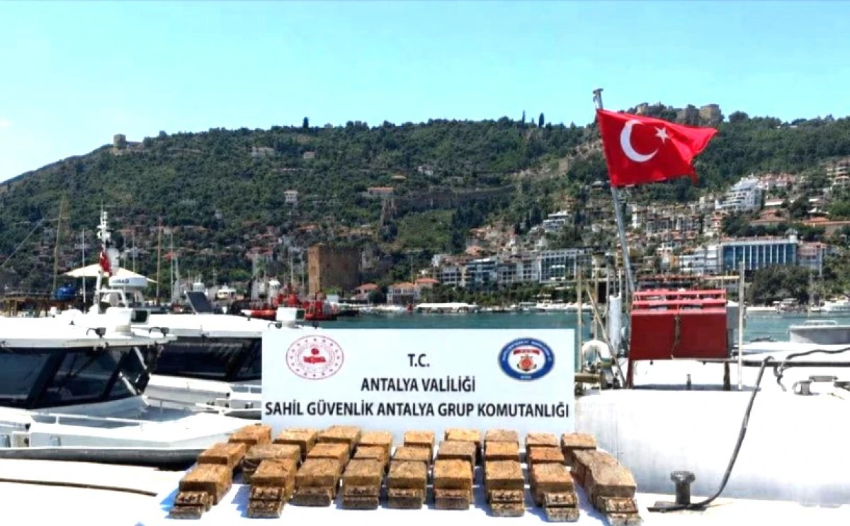 Alanya Sahiline 40 Milyon Liralık Zehir Vurdu: 40 Kilogram Esrar Ele Ge&ccedil;irildi