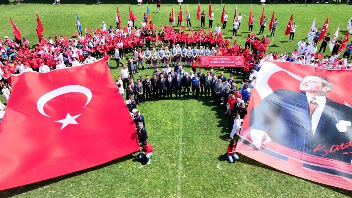 Alanya&rsquo;da 19 Mayıs Coşkusu Zirveye Taştı