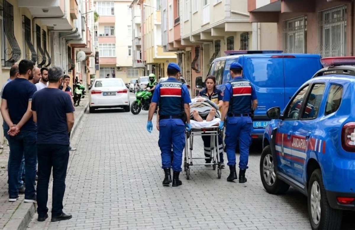 Alanya&rsquo;da Aile Faciası! Kız Kardeşini Balkondan Attı