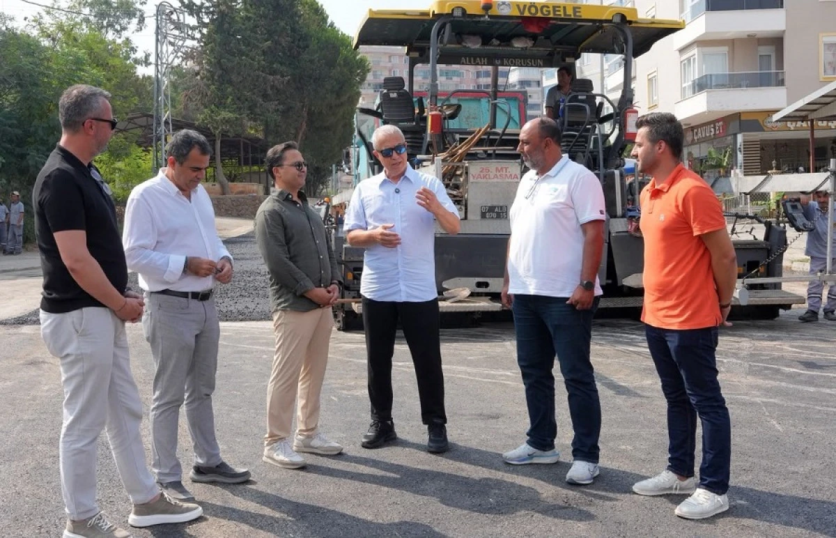 Alanya'da Asfalt &Ccedil;alışması Erken Bitti! İş Makinesine Bırakılan Mektup Duygulandırdı