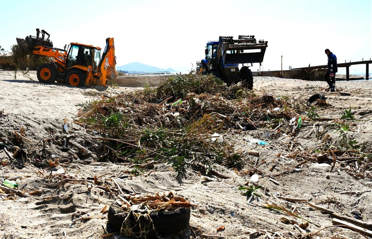 Alanya&rsquo;da Bayram Ve Yaz &Ouml;ncesi Sahillerde Temizlik Seferberliği
