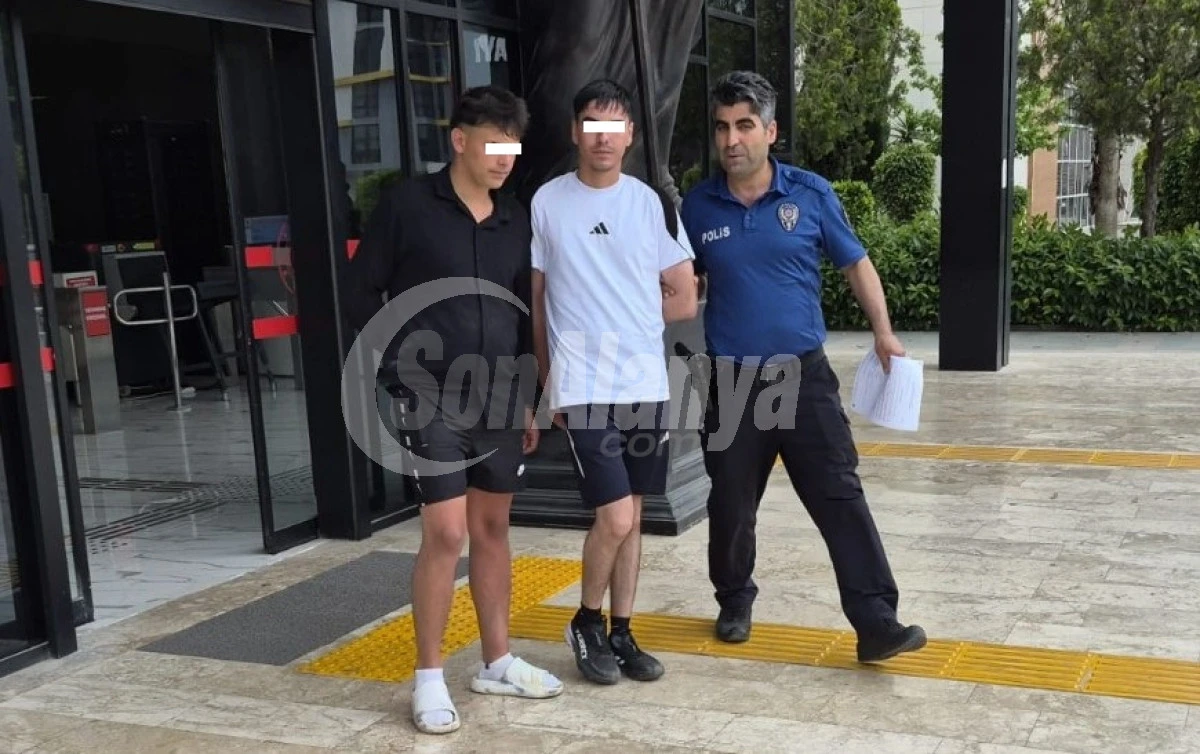 Alanya&rsquo;da &Ccedil;aldıkları Kredi Kartıyla Alışveriş Yapan 2 Ş&uuml;pheli Tutuklandı