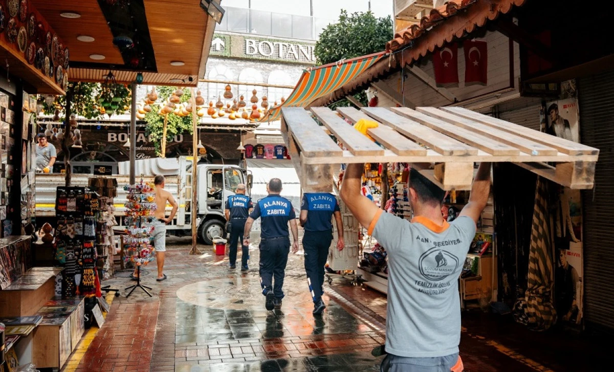 Alanya&rsquo;da &Ccedil;arşı B&ouml;lgesinde Kapsamlı Temizlik &Ccedil;alışması