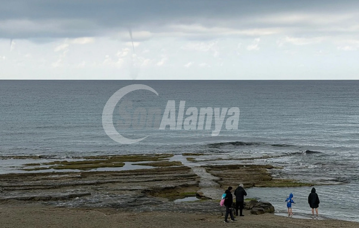 Alanya&rsquo;da Denizde Korkutan Hortum: Kıyıya Ulaşmadan Kayboldu