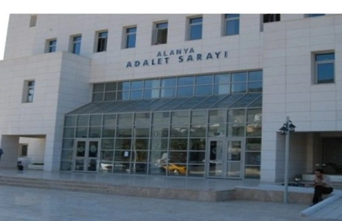 Alanya'da Eşini Bı&ccedil;aklayan Koca Tutuklandı