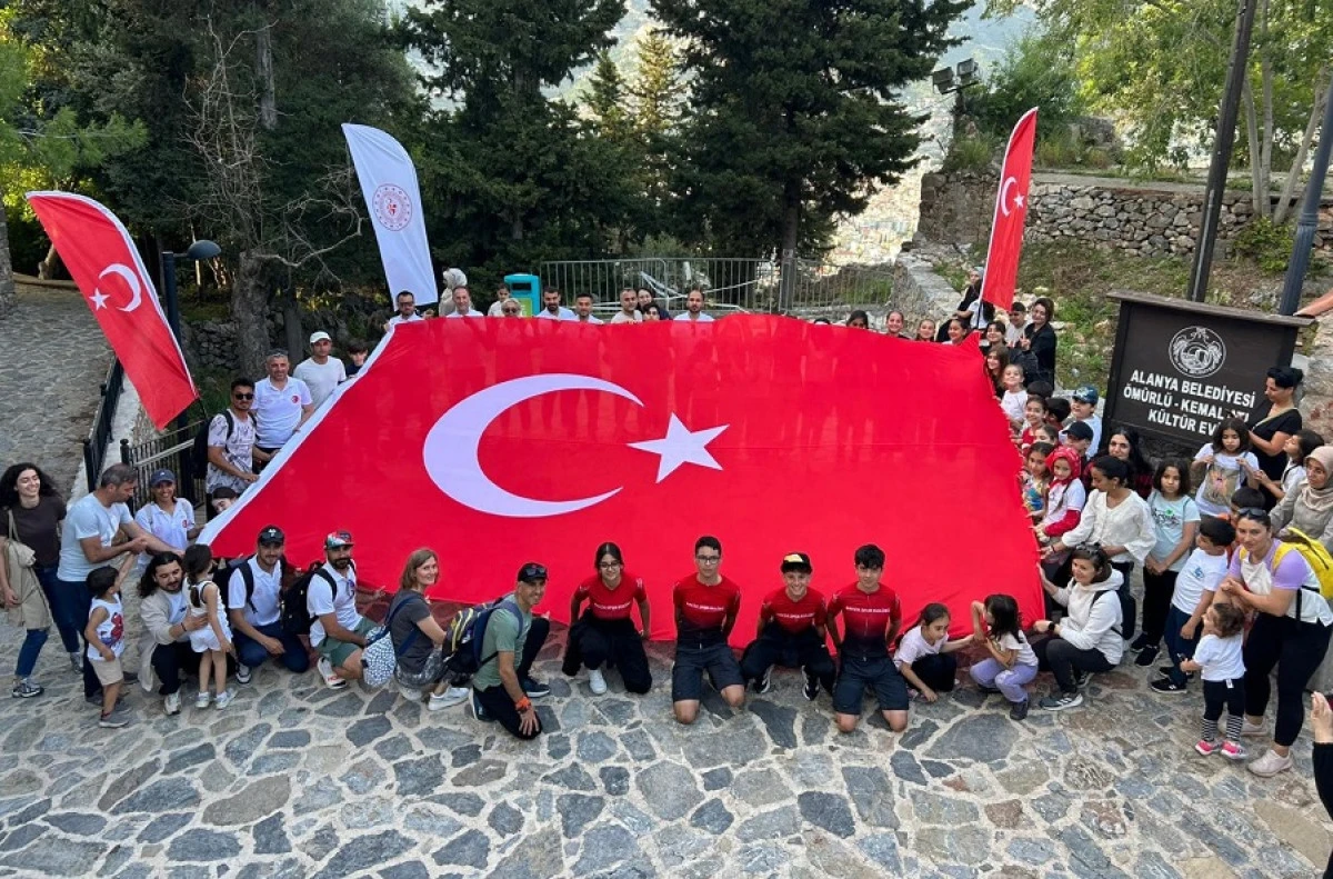 Alanya&rsquo;da &ldquo;Gen&ccedil;ler Tarihle Buluşuyor&rdquo; Doğa Y&uuml;r&uuml;y&uuml;ş&uuml; D&uuml;zenlendi
