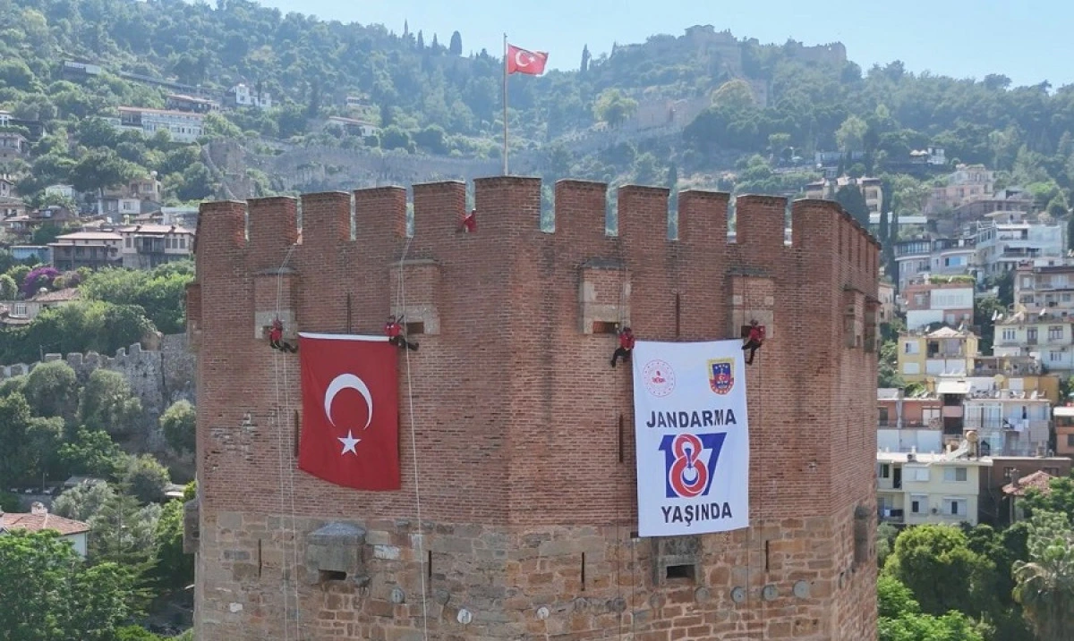 Alanya&rsquo;da Jandarmadan Anlamlı Ve Nefes Kesen Kuruluş Yıl D&ouml;n&uuml;m&uuml; Etkinlikleri