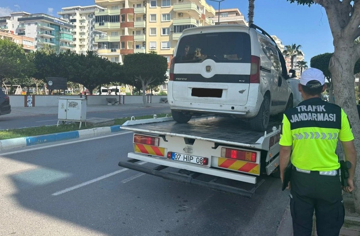 Alanya&rsquo;da Martı TAG Denetimi: 100 Bin TL Ceza, Ara&ccedil; Trafikten Men Edildi