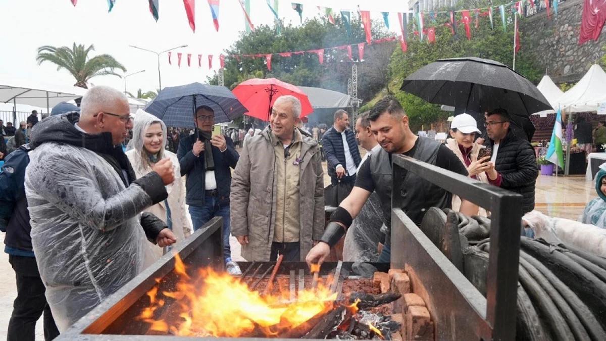Alanya&rsquo;da Nevruz Coşkusu: Ateşler Yakıldı, K&uuml;lt&uuml;rler Buluştu