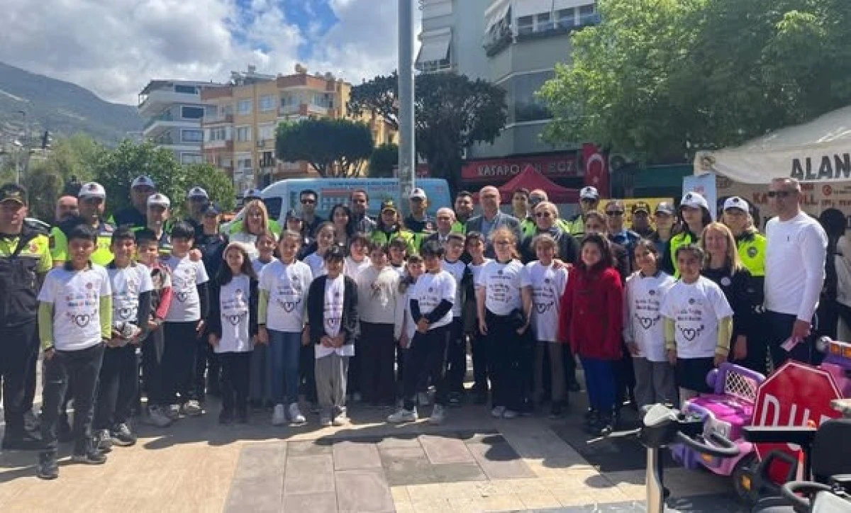 Alanya&rsquo;da &Ouml;ğrencilere Trafik Ve İlk Yardım Eğitimi
