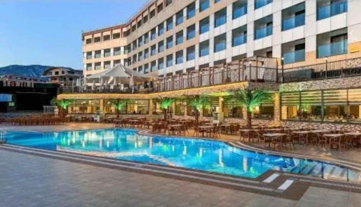 Alanya'da Otel Havuzunda Kahreden &Ouml;l&uuml;m: Genel M&uuml;d&uuml;r ve İki Cankurtaran Tutuklandı