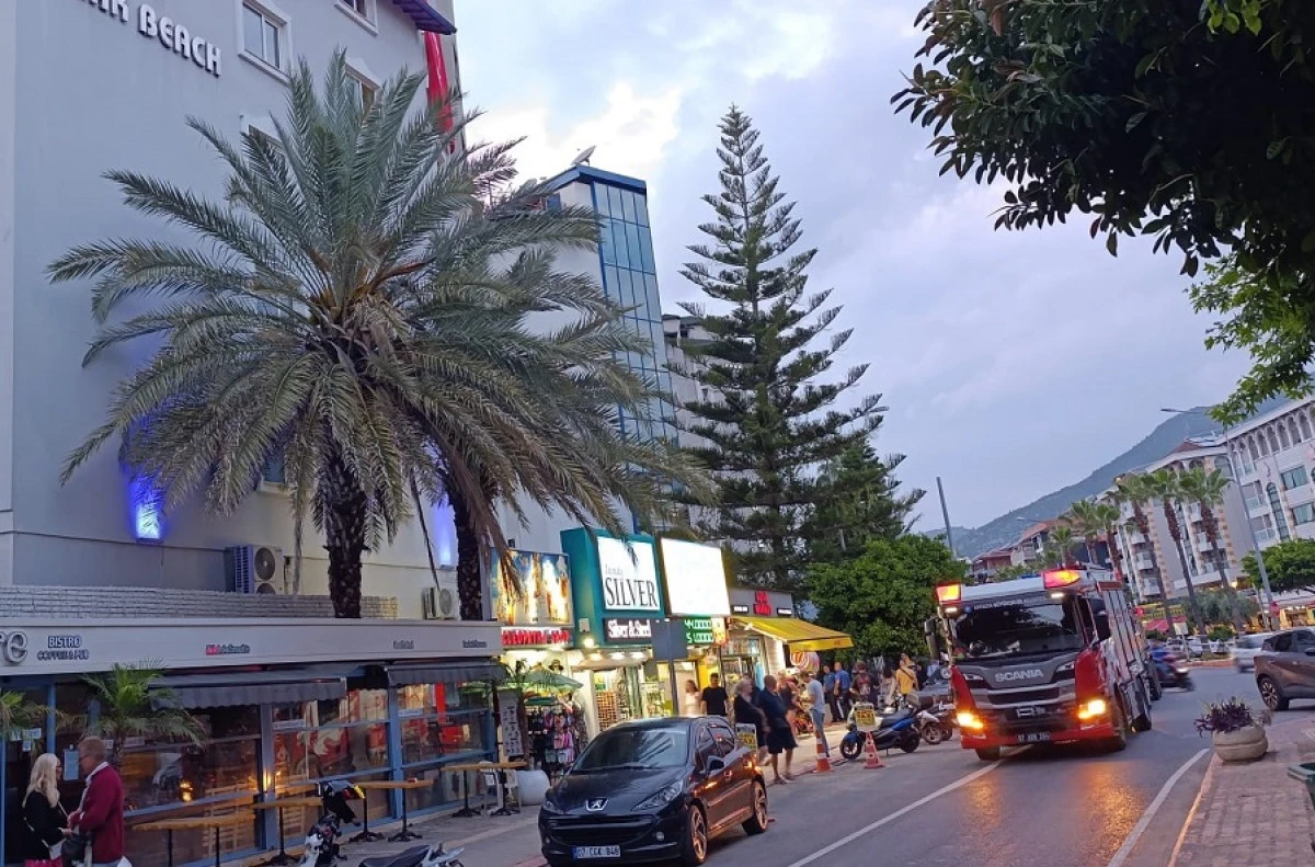 Alanya&rsquo;da Otel Mutfağında Yangın Paniği