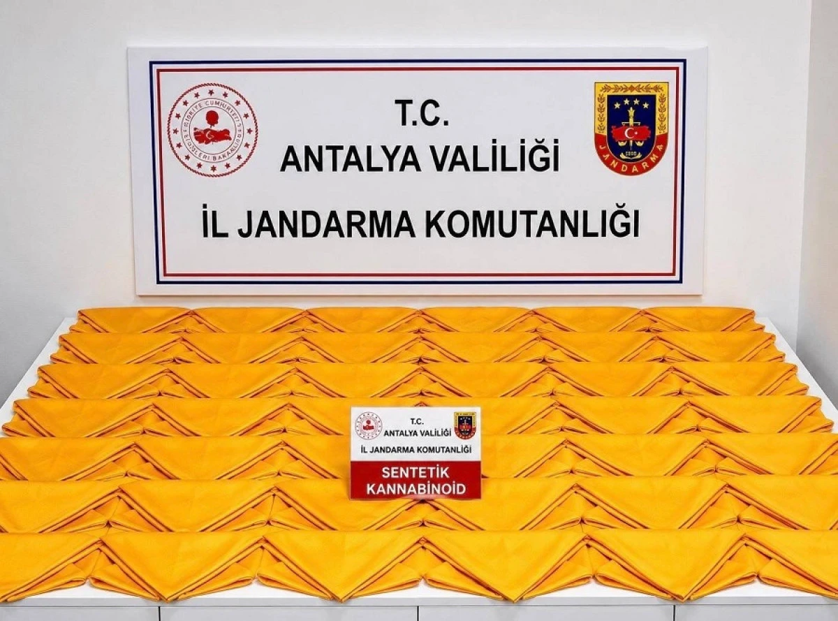 Alanya'da Otel Odasına Uyuşturucu Baskını: 537 Bin Kullanımlık Sentetik Kannabinoid Ele Ge&ccedil;irildi