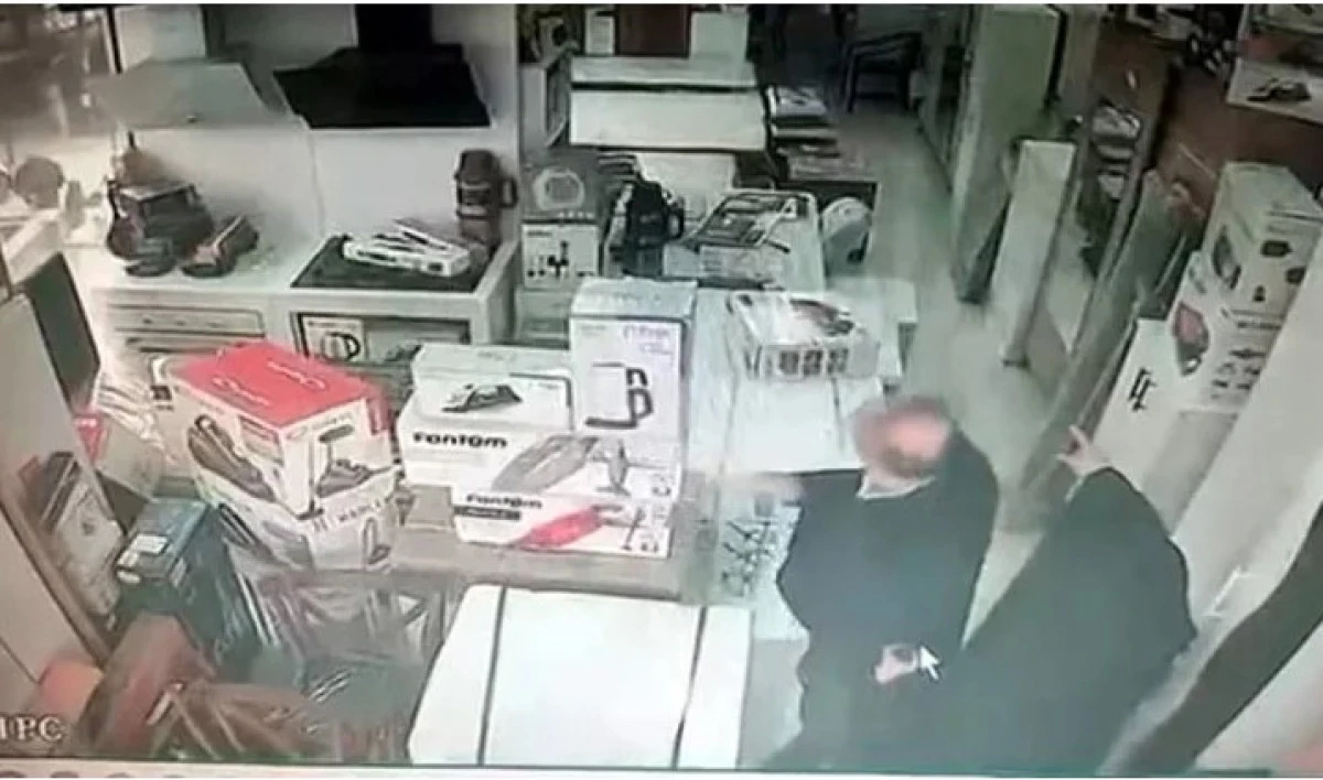 Alanya&rsquo;da &lsquo;Pes&rsquo; Dedirten Hırsızlık: Kumandayı Cebine Atıp Gitti