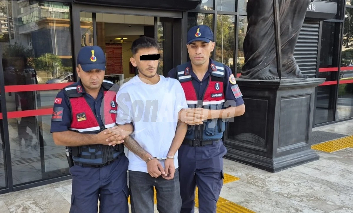 Alanya&rsquo;da Polise Silah &Ccedil;eken Ş&uuml;phelilerden Biri Tutuklandı