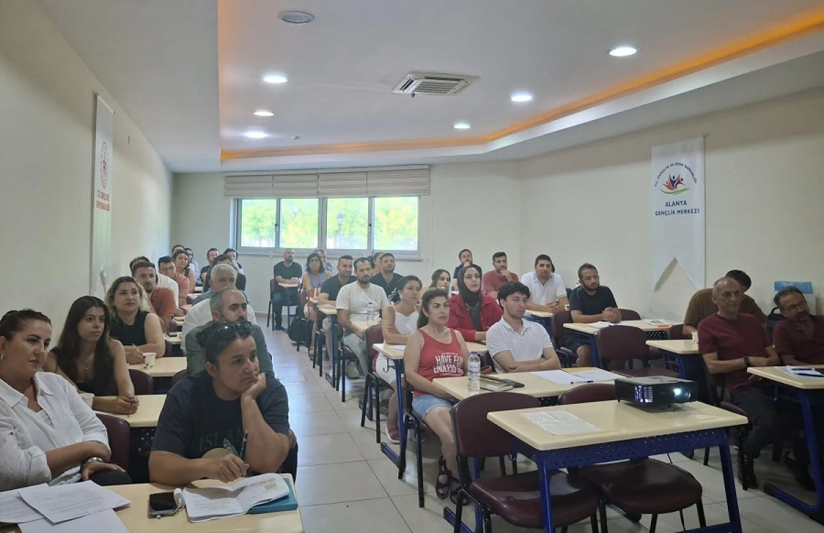 Alanya'da Satran&ccedil; Aday Hakem Kursu Başladı