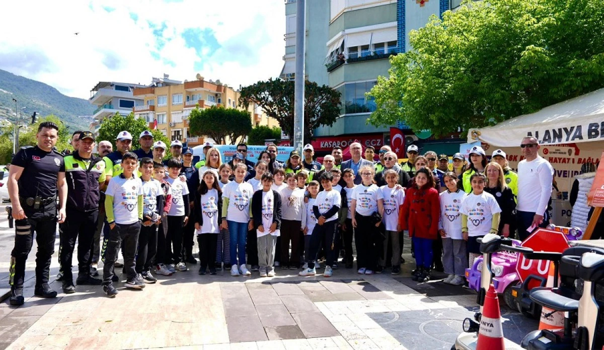 ALANYA&rsquo;DA TRAFİK HAFTASI ETKİNLİKLERİNE YOĞUN İLGİ