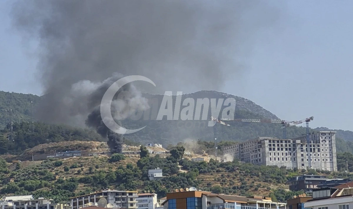 Alanya'da &Uuml;niversite İnşaatında Korkutan Yangın