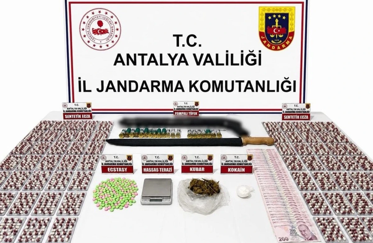 Alanya&rsquo;da Uyuşturucu Operasyonu: Binlerce Uyuşturucu Hap Ele Ge&ccedil;irildi