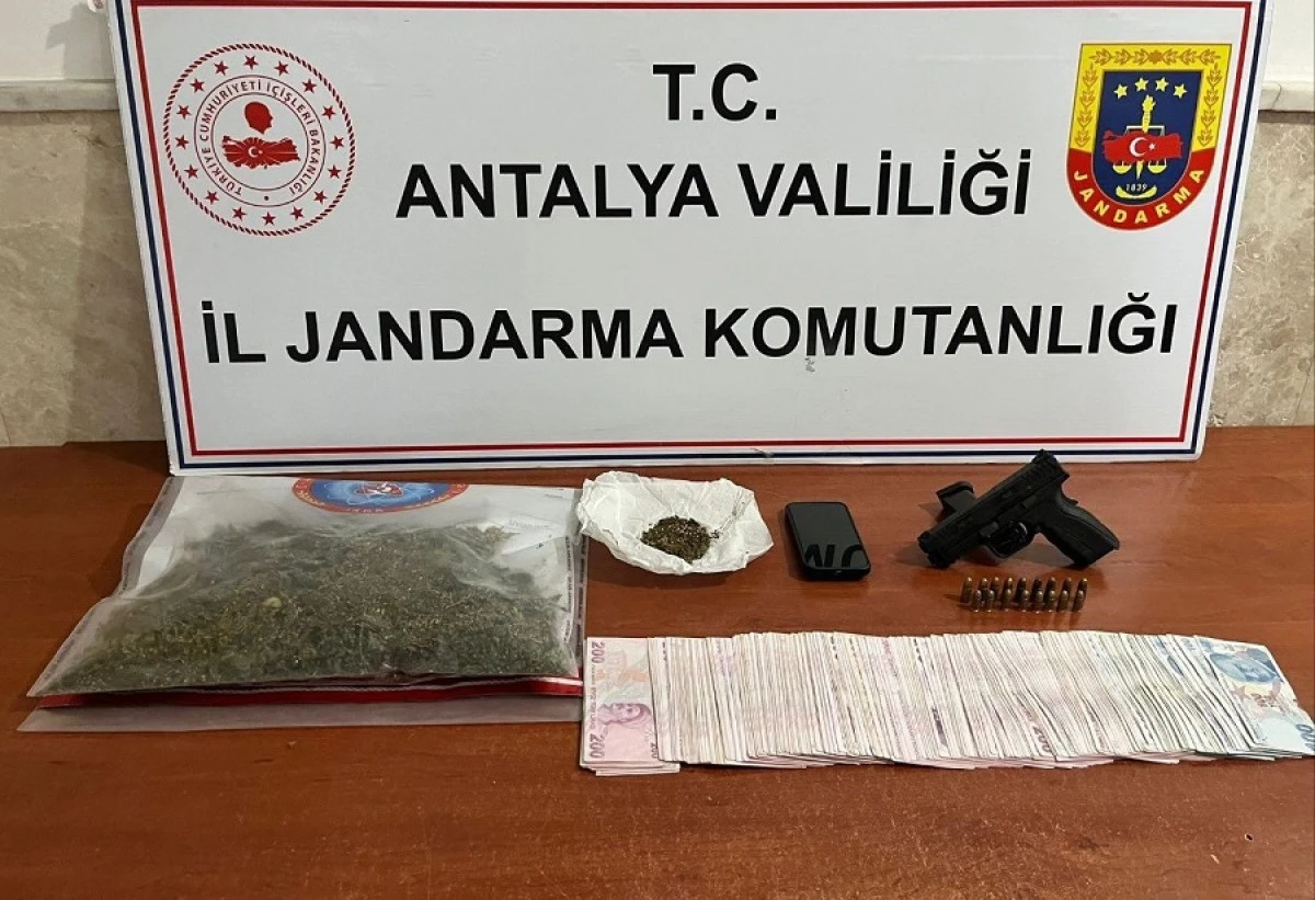 Alanya&rsquo;da Uyuşturucu Operasyonu: Silah Ve Esrar Ele Ge&ccedil;irildi