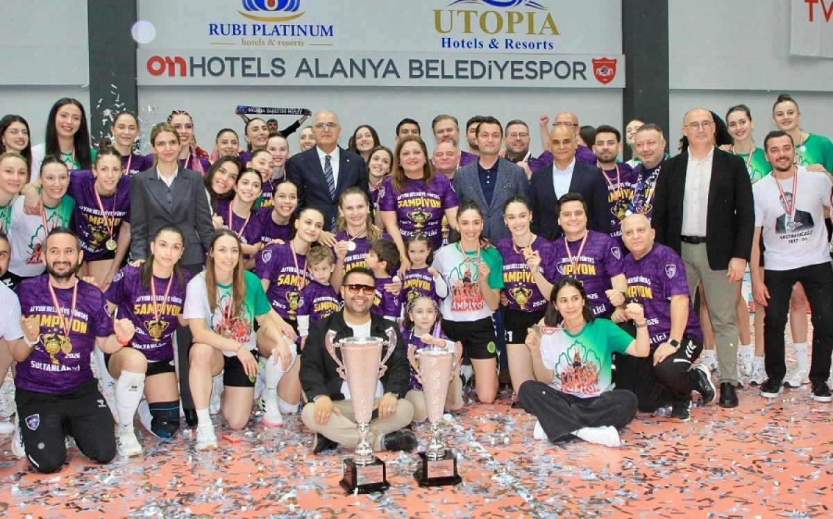 Alanya&rsquo;da Voleybol Heyecanı: Şampiyonlar Kupalarını Aldı