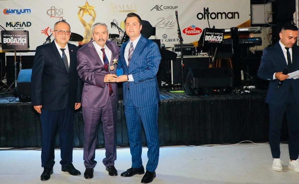 Alanya&rsquo;da Yılın Gazetecisi &Ouml;d&uuml;l&uuml; Mehmet Al&rsquo;a Verildi