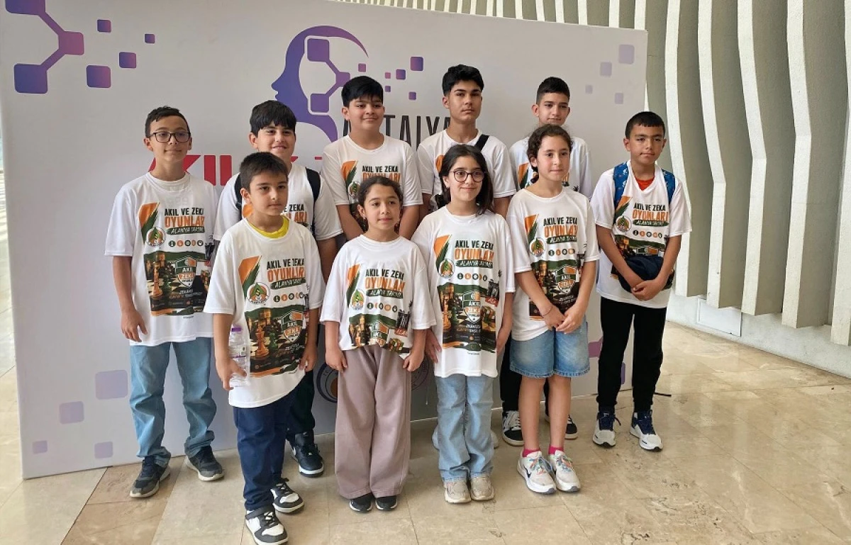 Alanyalı &Ouml;ğrenciler Akıl Ve Zeka Oyunlarında Gururlandırdı