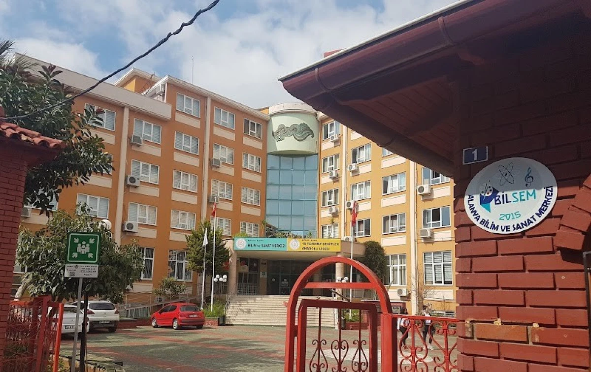 Alanyalı &Ouml;ğrencilerden Bilim Ve K&uuml;lt&uuml;r Alanında &Ccedil;ifte Başarı