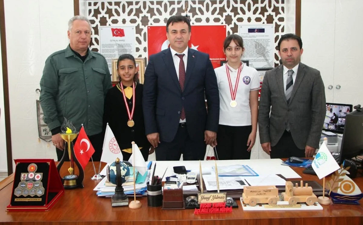 Alanya&rsquo;nın başarılı &ouml;ğrencileri &ouml;d&uuml;llendirildi