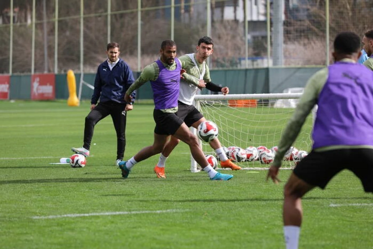 Alanyaspor Başakşehir Ma&ccedil;ı Mesaisine Başladı