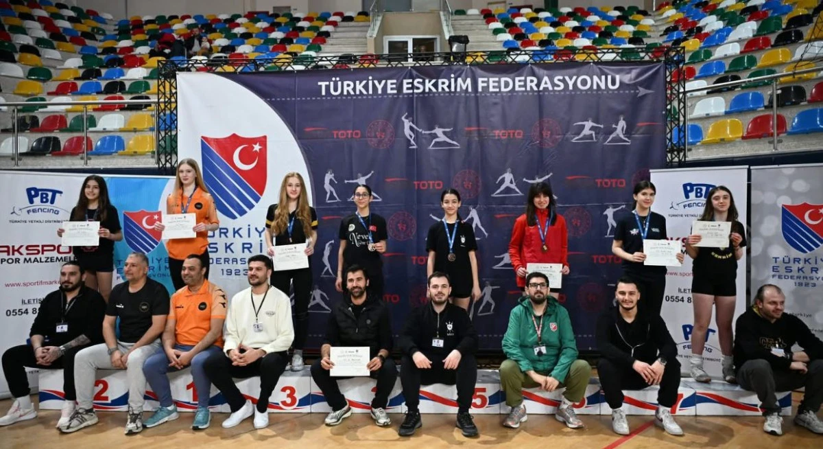 Alanyaspor Eskrimcileri Kocaeli&rsquo;den Madalyayla D&ouml;nd&uuml;