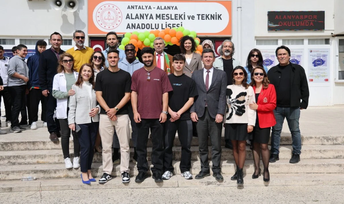 Alanyaspor Okullarda Coşkuyu B&uuml;y&uuml;t&uuml;yor