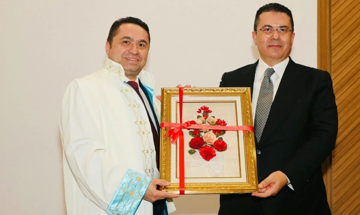 ALK&Uuml;&rsquo;de İlk Ders: Ruhi Ersoy&rsquo;dan T&uuml;rk D&uuml;nyası Mesajı