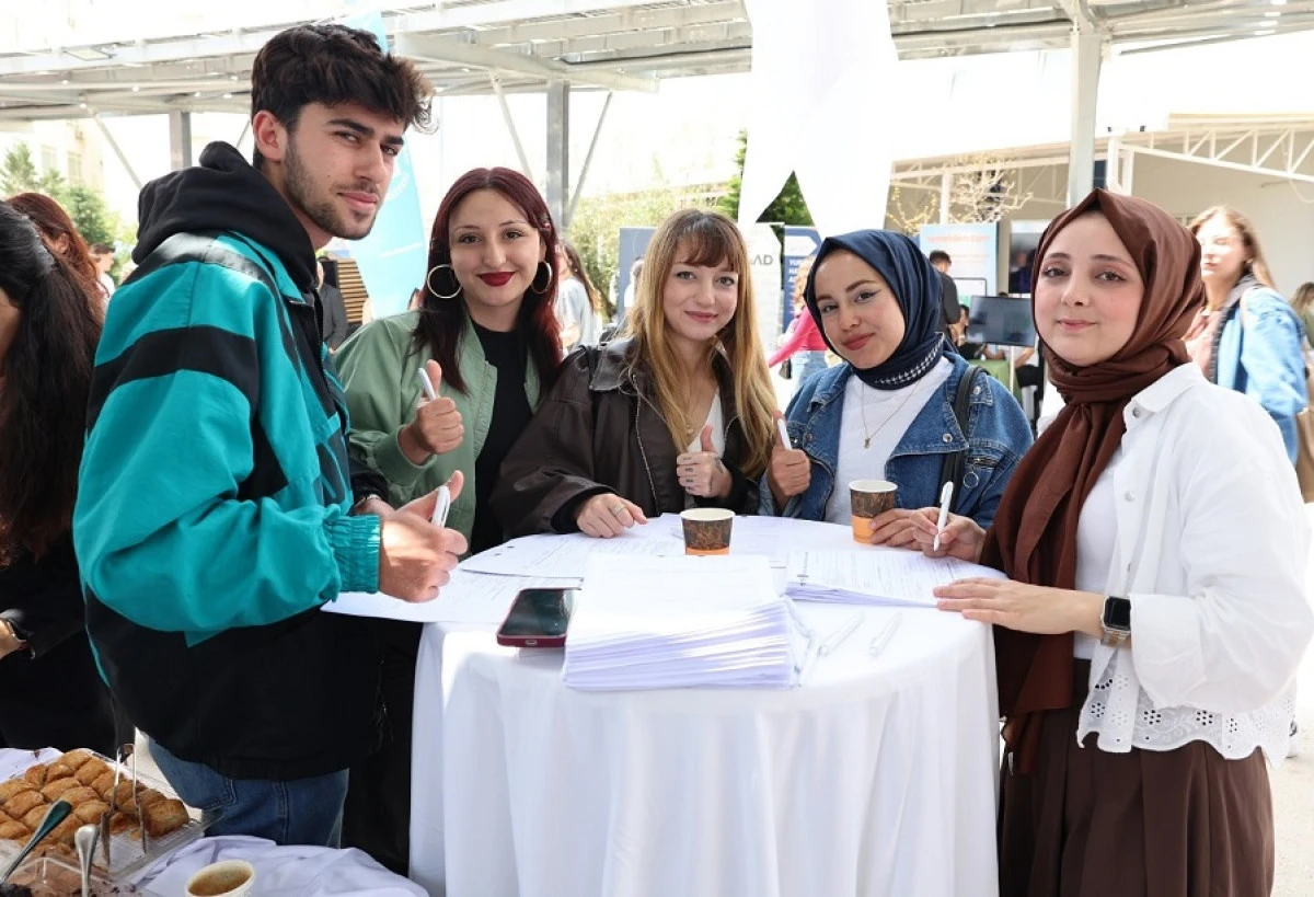 ALK&Uuml;&rsquo;DE SEKT&Ouml;R VE &Ouml;ĞRENCİLER BULUŞTU: GEN&Ccedil;LERE İŞ VE STAJ FIRSATI