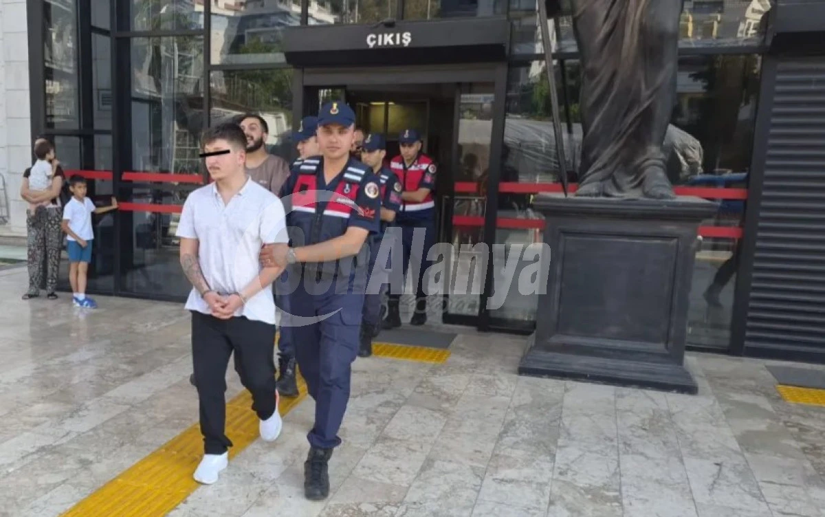 Alman Turistin Evine Girip 20 Bin TL Gasp Ettiler: 4 Ş&uuml;pheli Tutuklandı
