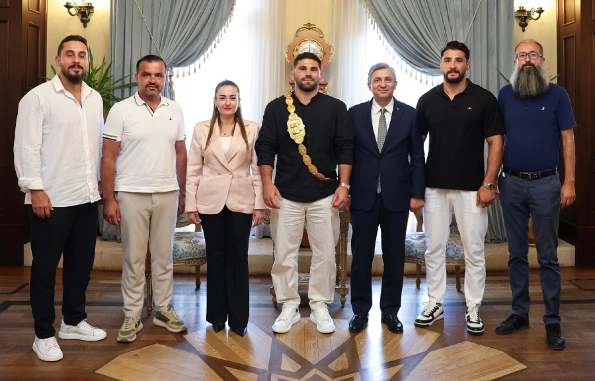 Altın Kemerin Sahibi Erkan Taş'tan Vali Şahin'e Ziyaret