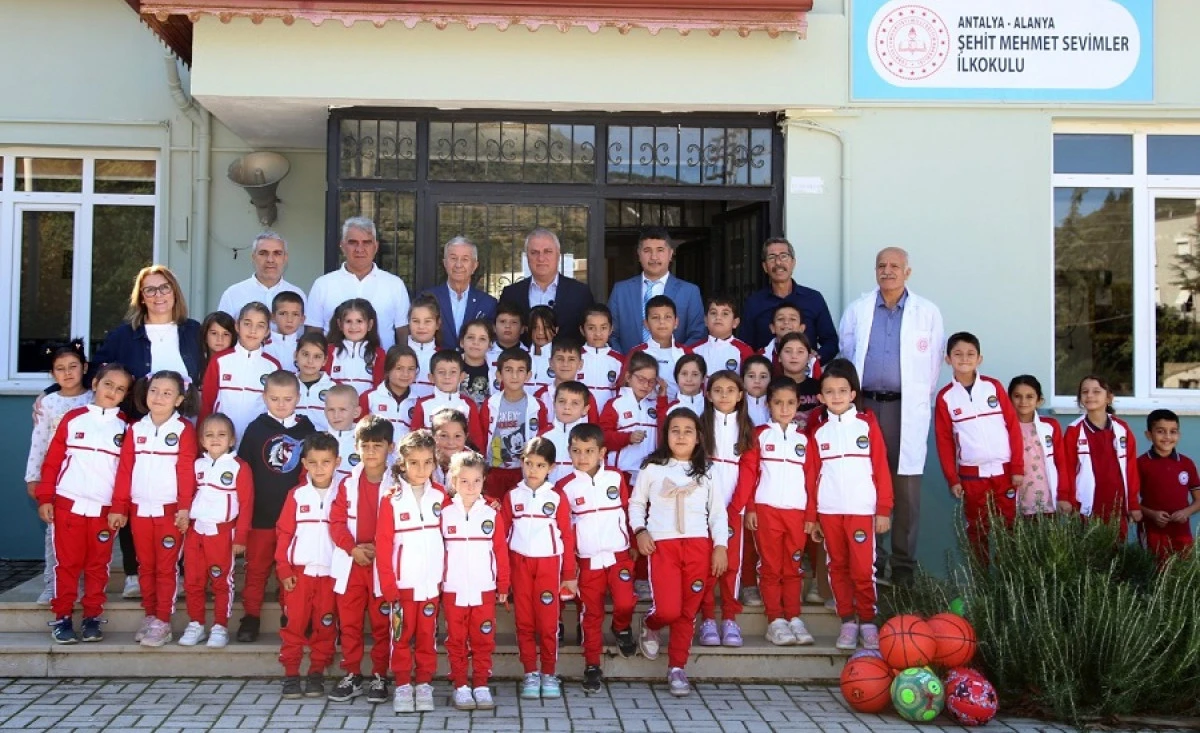 ALTSO&rsquo;dan 500&rsquo;den Fazla &Ouml;ğrenciye Eşofman ve Spor Malzemesi Desteği