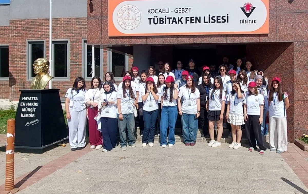 Antalya Emniyeti'nden Gen&ccedil;lere Bilim Kampı Desteği