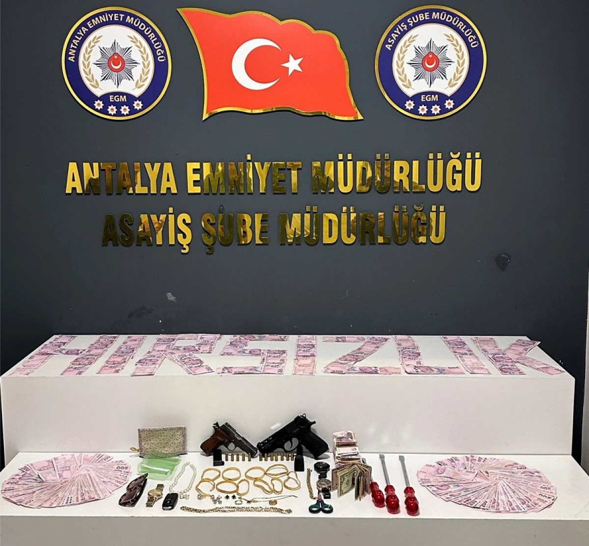 Antalya&rsquo;da 11 Ayrı Evden Hırsızlık Olayı Aydınlatıldı