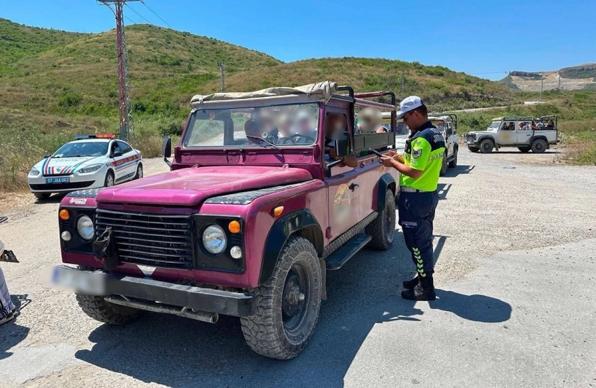 Antalya&rsquo;da 426 Safari Aracı Denetlendi