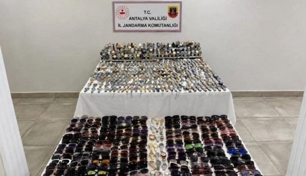Antalya&rsquo;da 5 bin 127 ka&ccedil;ak &uuml;r&uuml;n ele ge&ccedil;irildi