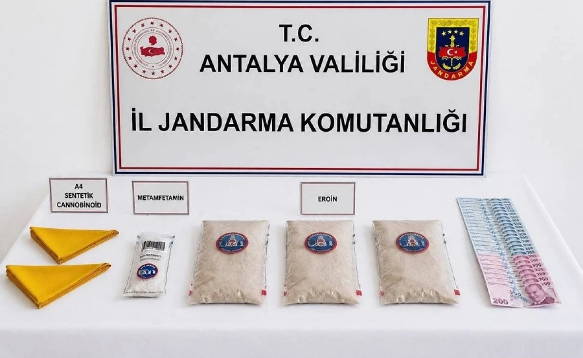 Antalya&rsquo;da Jandarmadan İki Ayrı Operasyon: Ka&ccedil;ak T&uuml;t&uuml;n Ve Uyuşturucu Ele Ge&ccedil;irildi