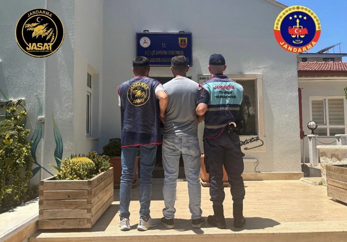 Antalya&rsquo;da JASAT&rsquo;tan Operasyon: 214 Aranan Şahıs Yakalandı