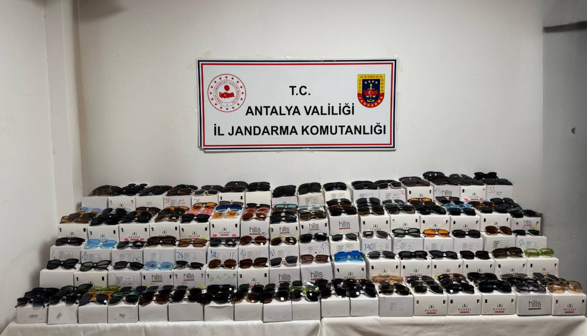 Antalya’da Kaçak Güneş Gözlüğü Operasyonu: 5 Bin Adet Ele Geçirildi